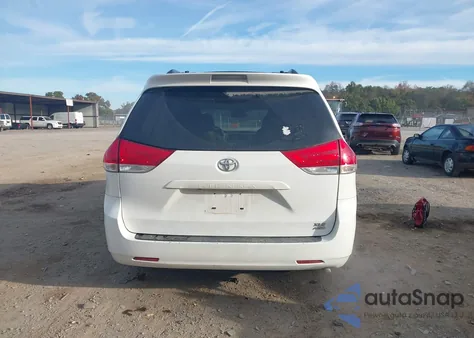 2012 Toyota Sienna Xle 7 Passenger z USA, uszkodzony, nr VIN 5TDDK3DC2CS043340